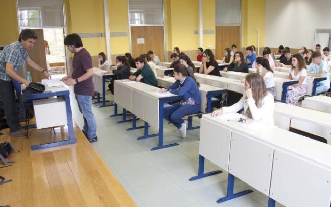 Estudiantes en el examen extraordinario de Selectividad 2019. Estudiantes en el examen extraordinario de Selectividad 2019.