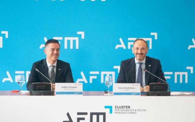 Xabier Ortueta, a la izquierda, junto con César Garbalena ayer en la presentación de resultados de AFM Clúster.