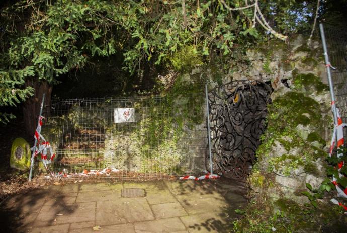 Entrada a la gruta de La Florida, cerrada actualmente, en cuya parte superior ocurrieron los hechos