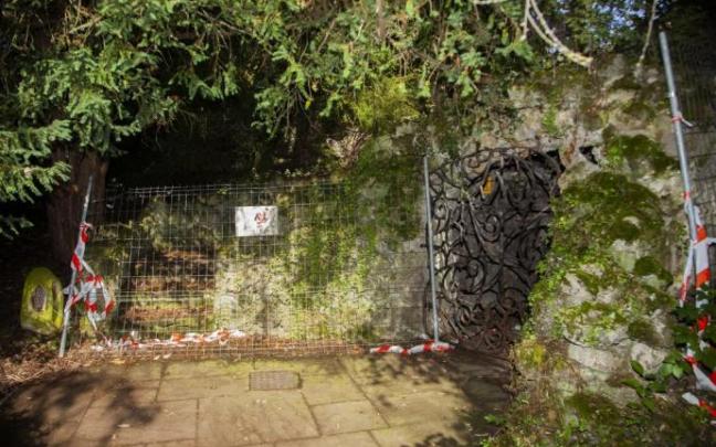 Entrada a la gruta de La Florida, cerrada actualmente, en cuya parte superior ocurrieron los hechos