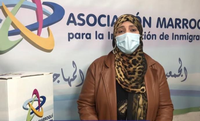 La madre de la alumna denuncia el aislamiento de su hija por llevar el hiyab en el colegio