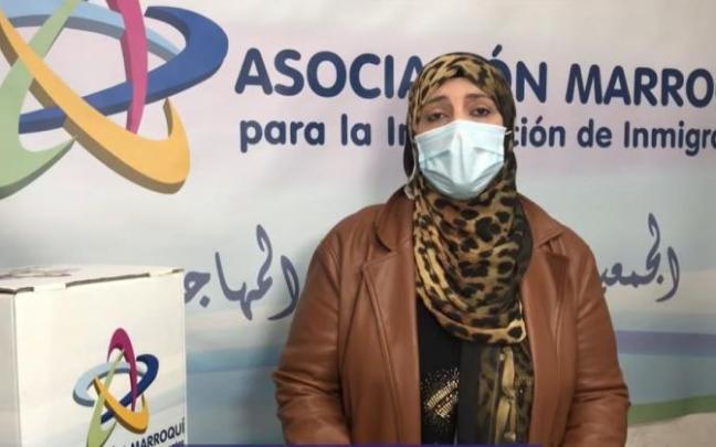 La madre de la alumna denuncia el aislamiento de su hija por llevar el hiyab en el colegio