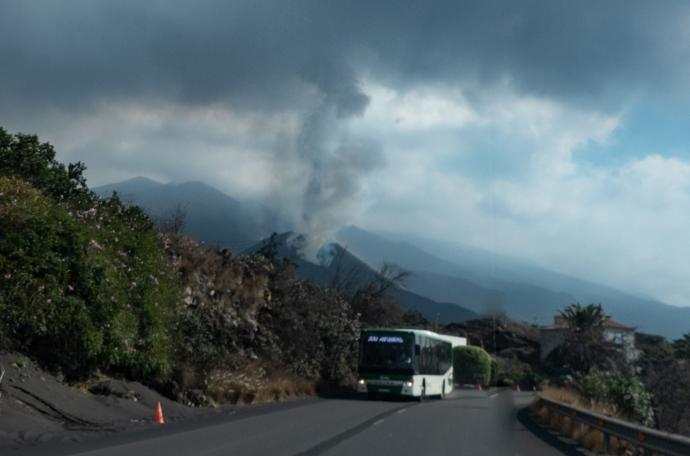 La intensa ceniza emitida por el volcán de Cumbre Vieja ha obligado a extremar las precauciones por la mala calidad del aire.