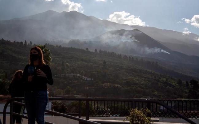 Vistas desde el Mirador del Tajuya del volcán de Cumbre Vieja. Vistas desde el Mirador del Tajuya del volcán de Cumbre Vieja.