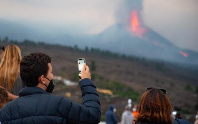 El volcán de Cumbre Vieja en La Palma se ha convertido en un gran atractivo turístico.