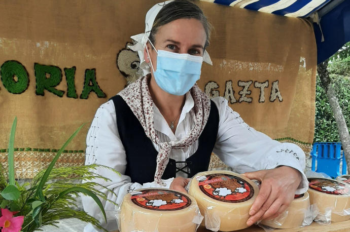 La pastora Leire Ibarrola, de la quesería ayalesa Izoria.