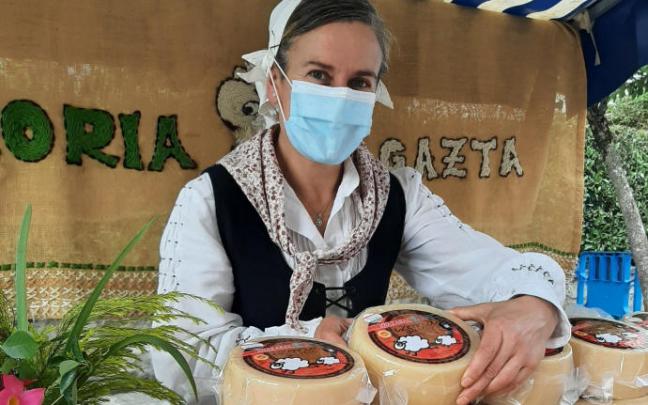 La pastora Leire Ibarrola, de la quesería ayalesa Izoria.