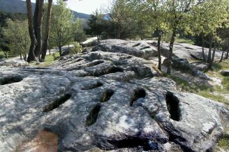 La necrópolis de Revenga está datada en el siglo X y muestra parte de los ritos funerarios rurales de la Alta Edad Media.