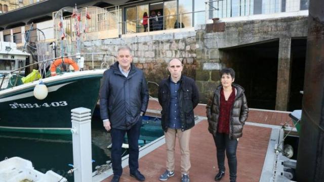 De izquierda a derecha, Eugenio Elduayen, Leandro Azkue y Miren Garmendia hoy en Donostia.