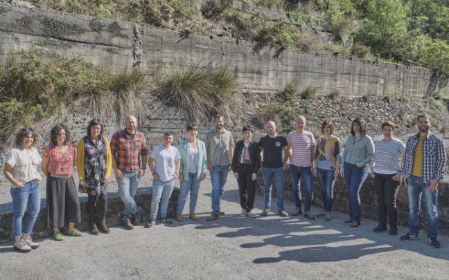 La candidatura de LAB. Igor Arroyo (séptimo por la izquierda); e Imanol Karrera, decimocuarto. La candidatura de LAB. Igor Arroyo (séptimo por la izquierda); e Imanol Karrera, decimocuarto.