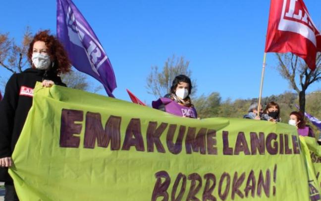 Mujeres trabajadoras en una movilización sindical