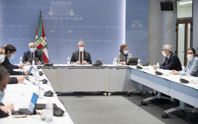 El Gobierno vasco no ha aclarado si las mascarillas seguirán siendo obligatorias en los patios de los centros educativos El Gobierno vasco no ha aclarado si las mascarillas seguirán siendo obligatorias en los patios de los centros educativos