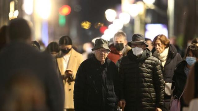 Los vascos podrán quitarse la mascarilla por la calle mañana mismo.