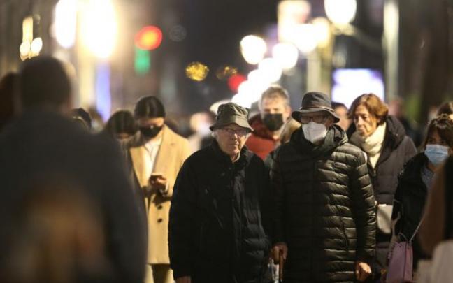 Los vascos podrán quitarse la mascarilla por la calle mañana mismo. Los vascos podrán quitarse la mascarilla por la calle mañana mismo.
