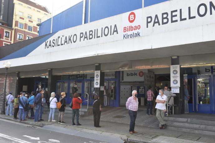 La Casilla ha vuelto a abrir sus puertas como punto de vacunación en Bilbao