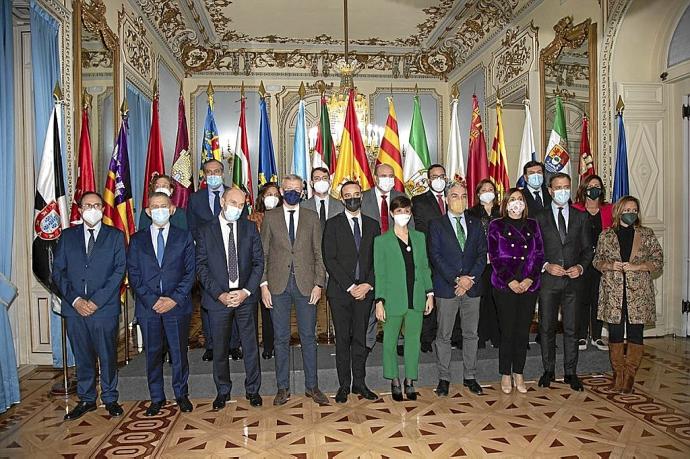 Los asistentes a la reunión preparatoria de la Conferencia de Presidentes ayer en Madrid. Foto: NTM