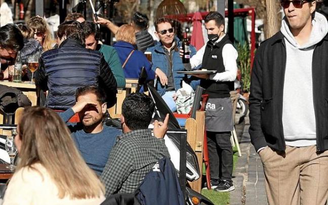 Las terrazas se han erigido como las grandes protagonistas del nuevo escenario covid. Foto: Efe