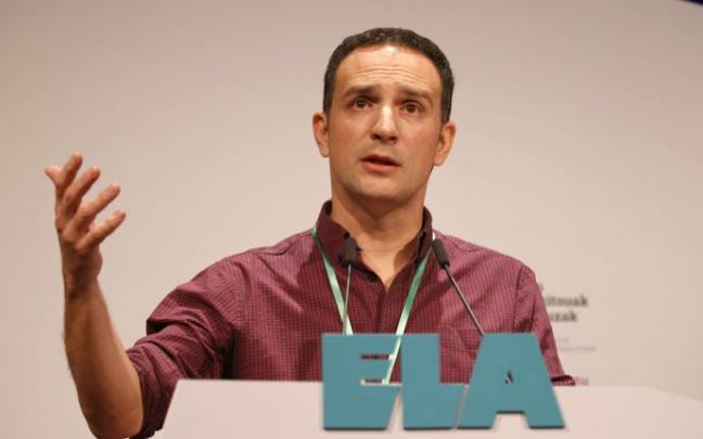 Mitxel Lakuntza durante su intervención en el Congreso en el que aspira a ser reelegido como secretario general de ELA Mitxel Lakuntza durante su intervención en el Congreso en el que aspira a ser reelegido como secretario general de ELA