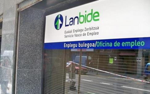 Imagen de archivo de una oficina de empleo de Lanbide.