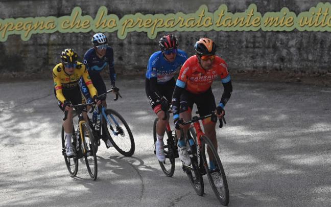 Landa encabeza la subida en el Monte Carpegna.