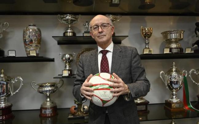 Javier Landeta, presidente de la Federación Vasca de Fútbol. Javier Landeta, presidente de la Federación Vasca de Fútbol.