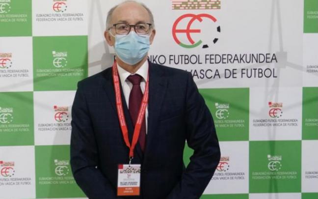 Javier Landeta, presidente de la Federación Vasca de Fútbol, posa el 1 de marzo de 2021 tras ser elegido en Eibar Javier Landeta, presidente de la Federación Vasca de Fútbol, posa el 1 de marzo de 2021 tras ser elegido en Eibar