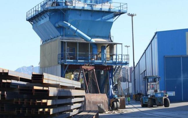 Láminas de acero en el Puerto de Pasaia a la espera de ser exportadas.