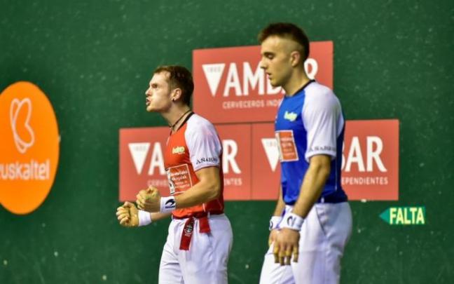 Unai Laso celebra un tanto frente a Jon Ander Peña. Unai Laso celebra un tanto frente a Jon Ander Peña.