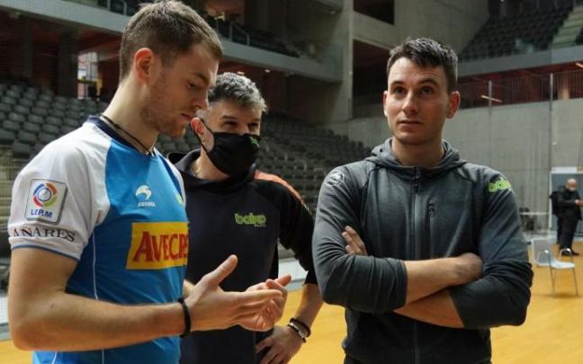 Unai Laso y Ander Imaz, junto a José Ángel Balanza, Gorostiza.