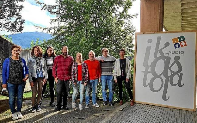 Comisión encargada del encuentro del 23 de octubre para organizar los 50 años de Laudio Ikastola.