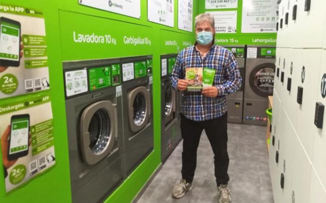 La campaña 'Lavadora Solidaria' pretende lavar una tonelada de ropa para poner a la venta o donar a quien lo necesite.