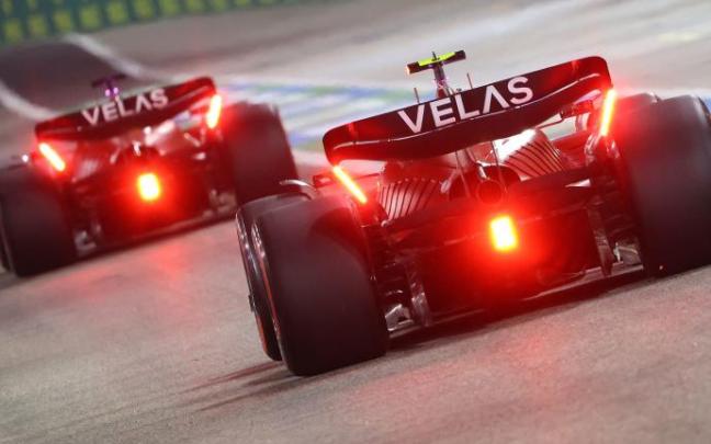 Leclerc(i) y Sainz durante la clasificación del GP.