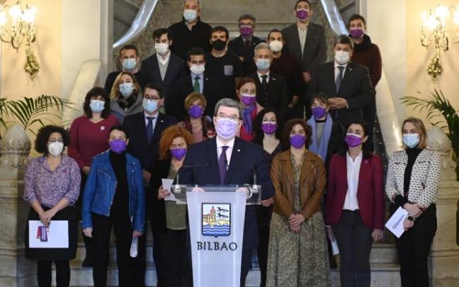 Las cinco portavoces de los grupos políticos de Bilbao han leído el manifiesto del Día Internacional de la Mujer