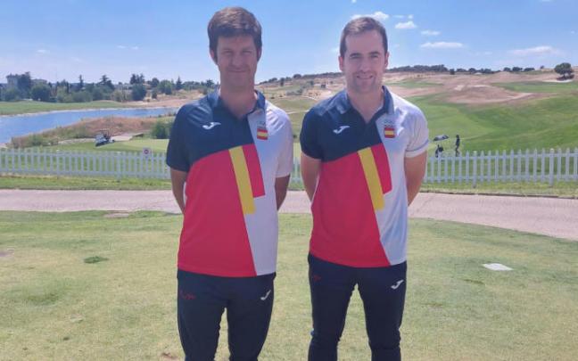 El cacereño Jorge Campillo (d) y el pamplonés Jesús Legarrea (i), ayer antes de partir hacia Tokio. El cacereño Jorge Campillo (d) y el pamplonés Jesús Legarrea (i), ayer antes de partir hacia Tokio.