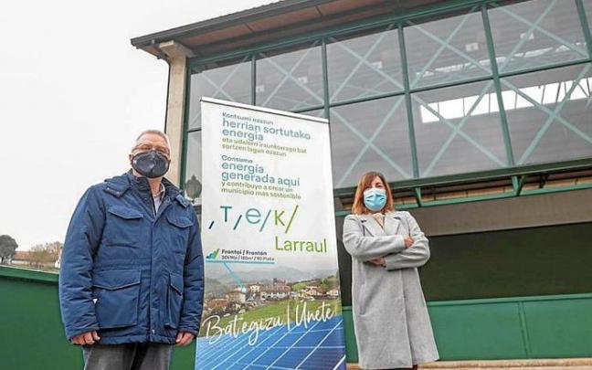 Jose Ignacio Asensio diputatua eta Maite Arana alkatea, atzo. Argazkia: N.G.