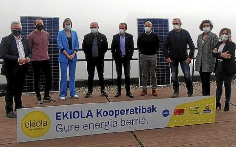 Representantes de la Diputación, del EVE, Krean, el grupo Fagor y el Polo Garaia, y alcaldes y alcaldesas, ayer. Representantes de la Diputación, del EVE, Krean, el grupo Fagor y el Polo Garaia, y alcaldes y alcaldesas, ayer.