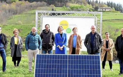 Representantes de entidades y ayuntamientos, ayer, en la presentación.