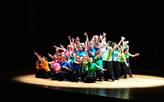 Una de las actuaciones de Leioa Kantika Korala, siempre colorista en su puesta en escena.