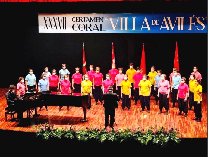 Un momento de la actuación de Leioa Kantika Korala en Avilés. Foto: XXXVII Certamen Coral Villa de Avilés.