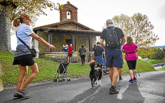 Una edición pasada de la marcha popular que se organiza todos los años por las tres ermitas de Leioa. Foto: Leioako Udala