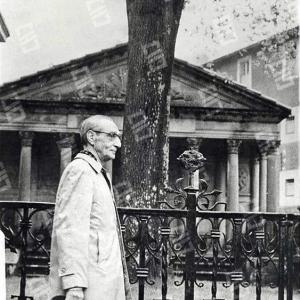 Jesús María de Leizaola junto al árbol de Gernika