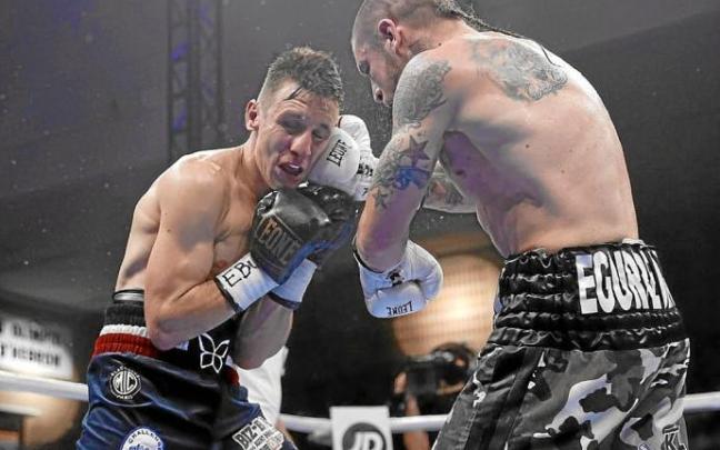 Kerman Lejarraga conecta un derechazo en el rostro de Charrat. Foto: Matchroom Boxing Kerman Lejarraga conecta un derechazo en el rostro de Charrat. Foto: Matchroom Boxing