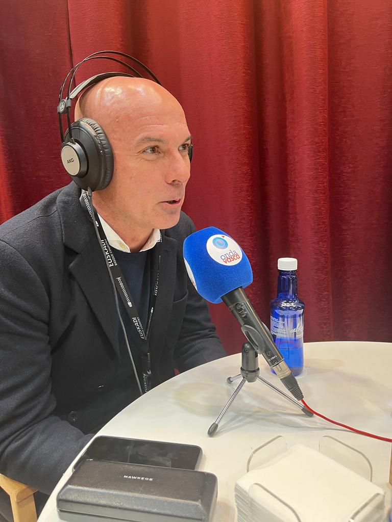 Koldo Goitia, alcalde de Lekeitio en Fitur. Onda Vasca.