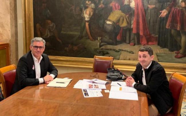 Pau Perez de Acha y Gorka Azpiroz, durante la reunión.