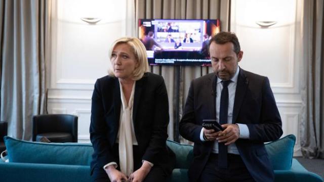Le Pen reacciona a los primeros resultados de los comicios.