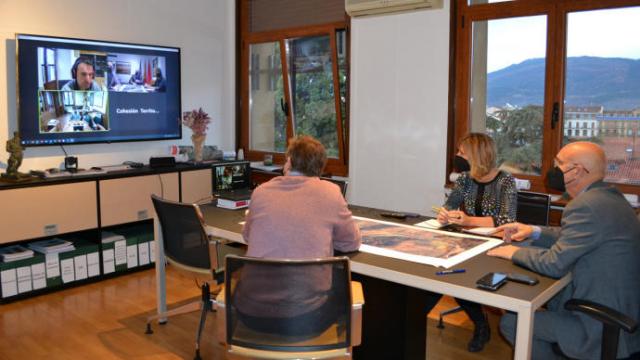 Un momento de la reunión con los alcaldes de Lesaka y Bera