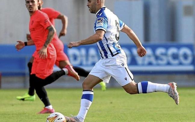 Kevin Rodrigues conduce el balón en un momento del amistoso ante el Huesca. Kevin Rodrigues conduce el balón en un momento del amistoso ante el Huesca.