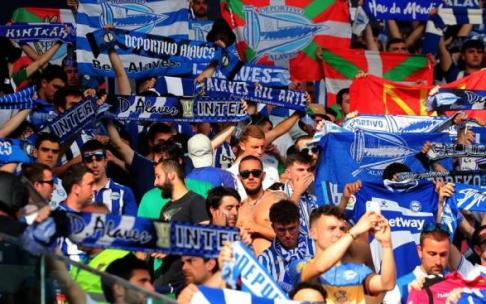 Aficionados del Alavés, durante la visita al Levante del pasado domingo Aficionados del Alavés, durante la visita al Levante del pasado domingo