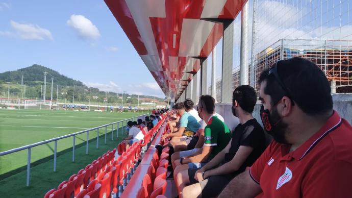 Cerca de 150 aficionados del Athletic han vuelto a disfrutar de un entrenamiento en directo en Lezama.