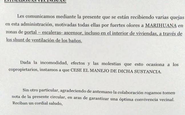 Cartel colocado en un vecindario de Lezkairu instando a no fumar marihuana.